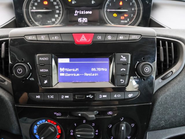 LANCIA YPSILON 1.0 FIREFLY S&S HYBRID SILVER *P - foto 16