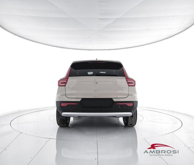 VOLVO XC40 B3 MILD HYBRID BENZINA CORE - foto 6