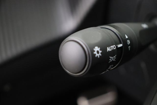 PEUGEOT 2008 HYBRID 145 E-DCS6 GT - foto 20