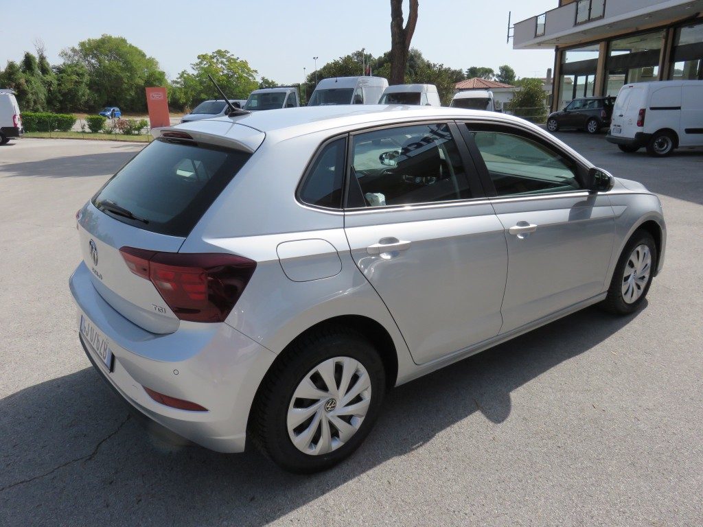VOLKSWAGEN Polo