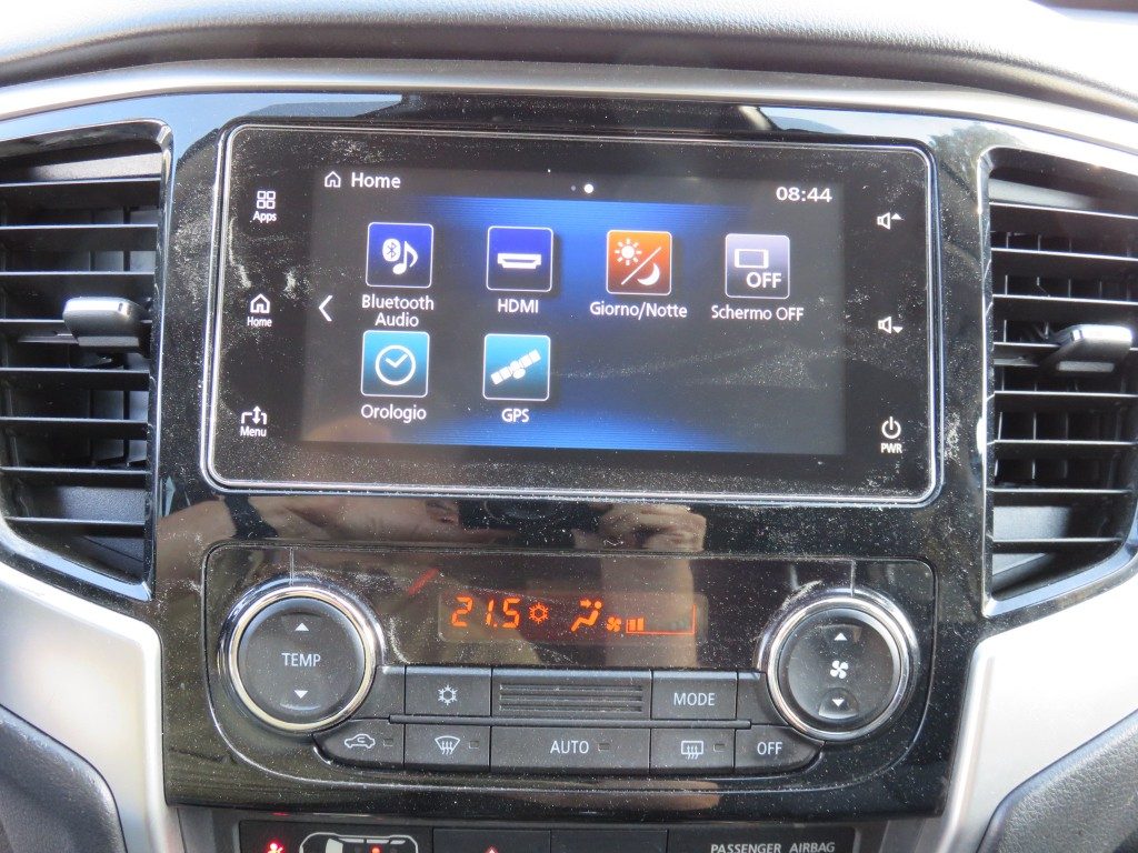 MITSUBISHI L200