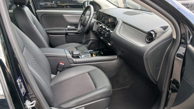 MERCEDES-BENZ GLA 180 D AUTOMATIC BUSINESS - foto 9