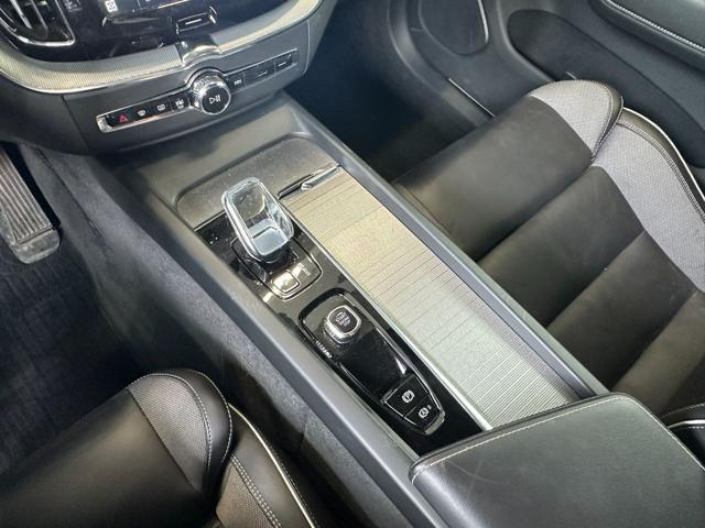 VOLVO XC60 B4 D AWD PLUS DARK - foto 19