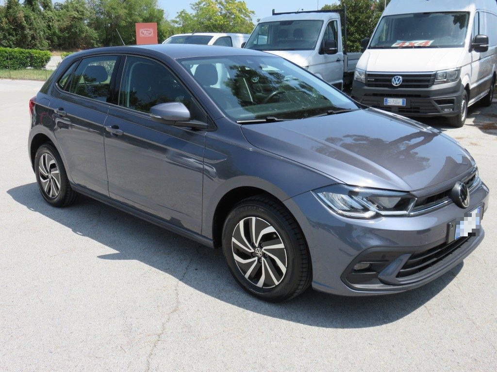 VOLKSWAGEN Polo
