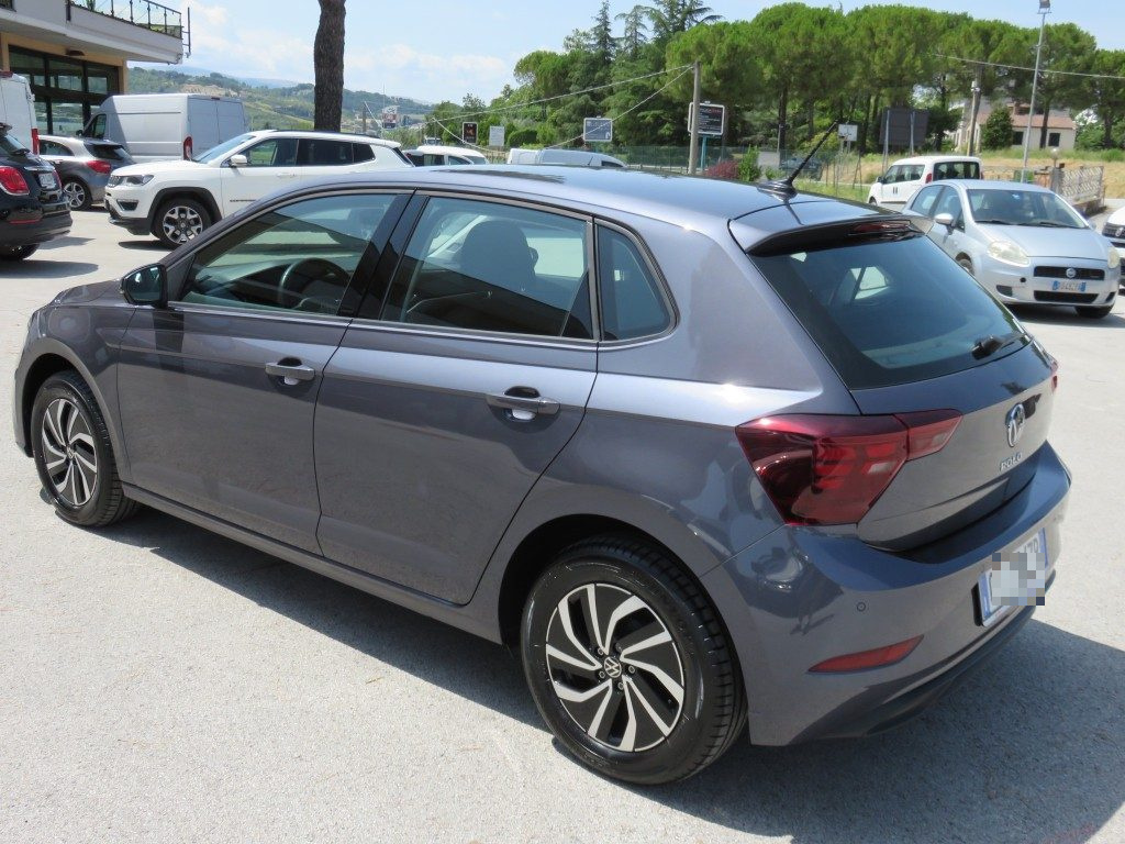 VOLKSWAGEN Polo