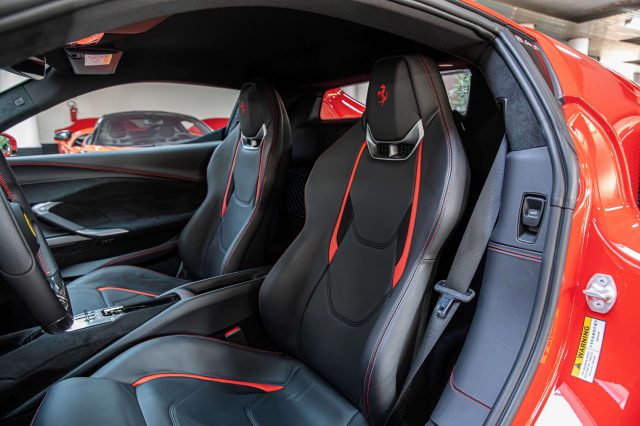 FERRARI 296 GTB|CARBON+LEDS|LIFT|CAMERA|SCUD - foto 10