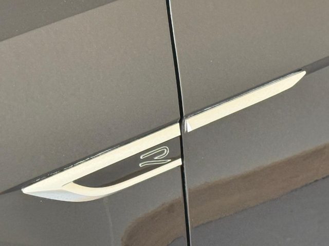 VOLKSWAGEN T-ROC 2.0 TDI 150 CV DSG R-LINE - foto 16