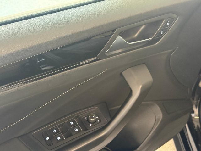 VOLKSWAGEN T-ROC 2.0 TDI 150 CV DSG R-LINE - foto 25