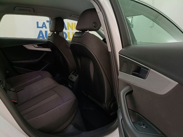 AUDI A4 AVANT 30 2.0 TDI BUSINESS SPORT  - foto 16