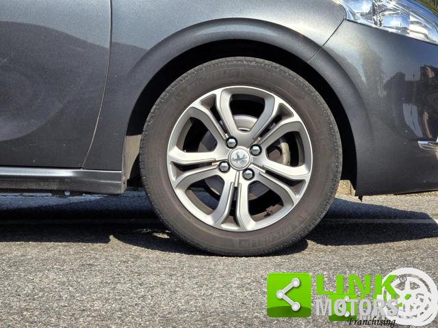 PEUGEOT 208 ALLURE 82 CV - foto 16