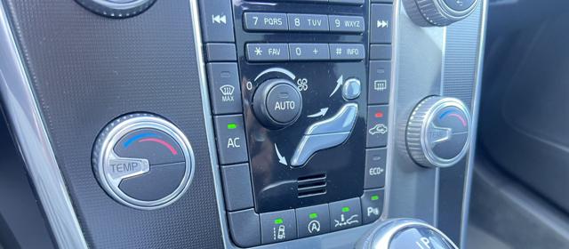 VOLVO XC60 D4 GEARTRONIC R-DESIGN - foto 15