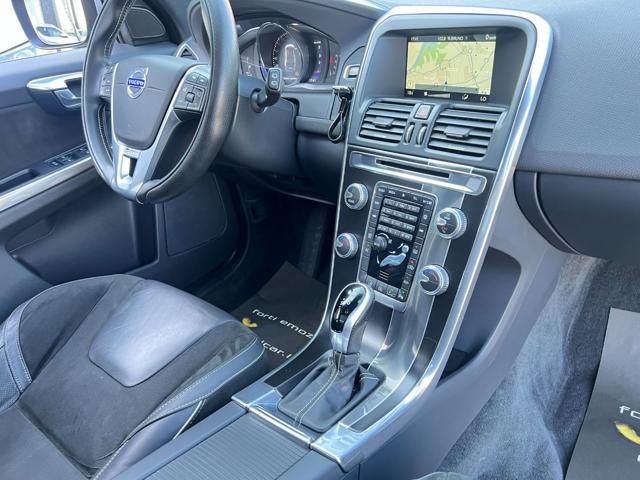 VOLVO XC60 D4 GEARTRONIC R-DESIGN - foto 32