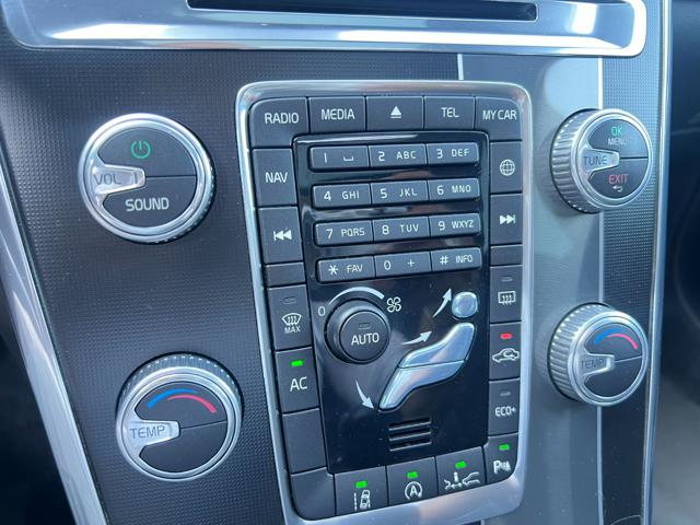 VOLVO XC60 D4 GEARTRONIC R-DESIGN - foto 17