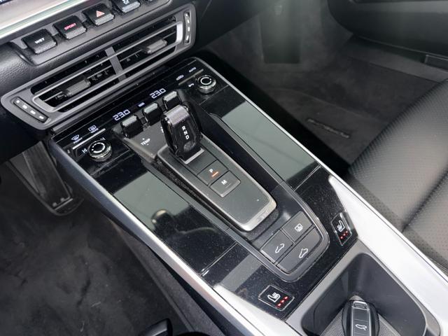 PORSCHE 911 CARRERA 4 - foto 17