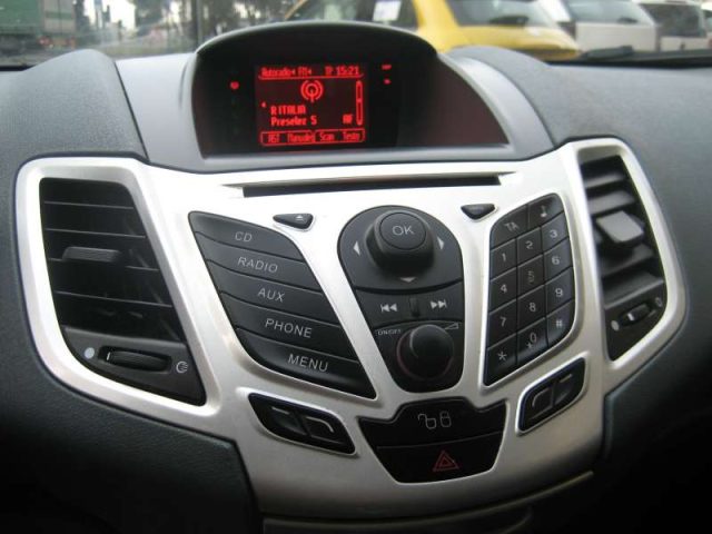 FORD FIESTA 1.2 82 CV  5 PORTE TITANIUM - foto 9