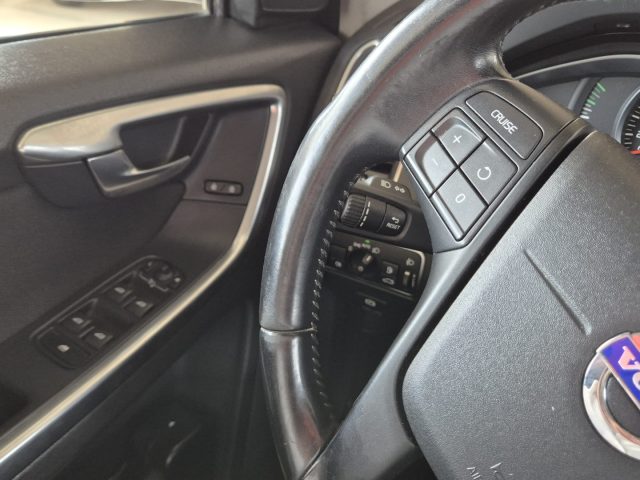 VOLVO XC60 D3 GEARTRONIC R-DESIGN MOMENTUM - foto 10
