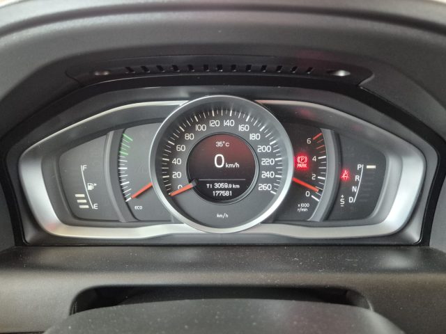 VOLVO XC60 D3 GEARTRONIC R-DESIGN MOMENTUM - foto 11