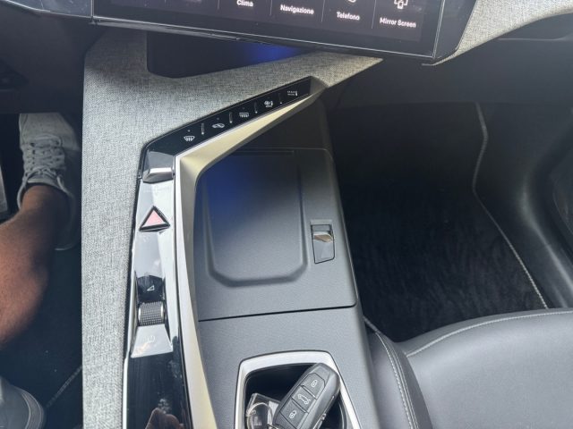 PEUGEOT 3008 HYBRID 136 E-DCS6 GT - foto 31