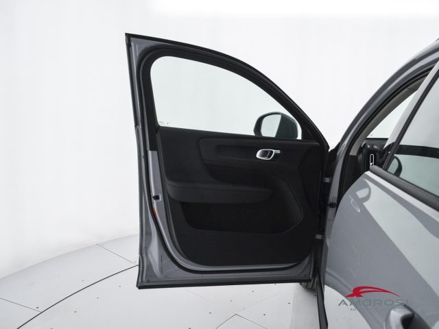 VOLVO XC40 B3 MILD HYBRID BENZINA ESSENTIAL - foto 11