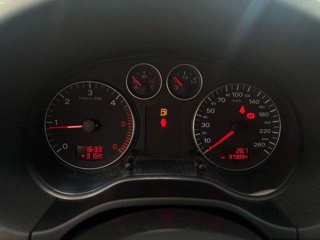 AUDI A3 1.9 TDI S-LINE - foto 9