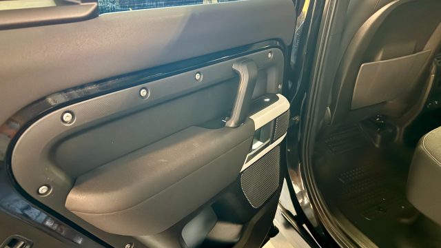 LAND ROVER DEFENDER 110 3.0D I6 250 CV AWD AUTO SE - foto 23