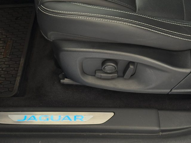 JAGUAR E-PACE 2.0D I4 163 CV AWD AUTO R-DYNAMI - foto 6