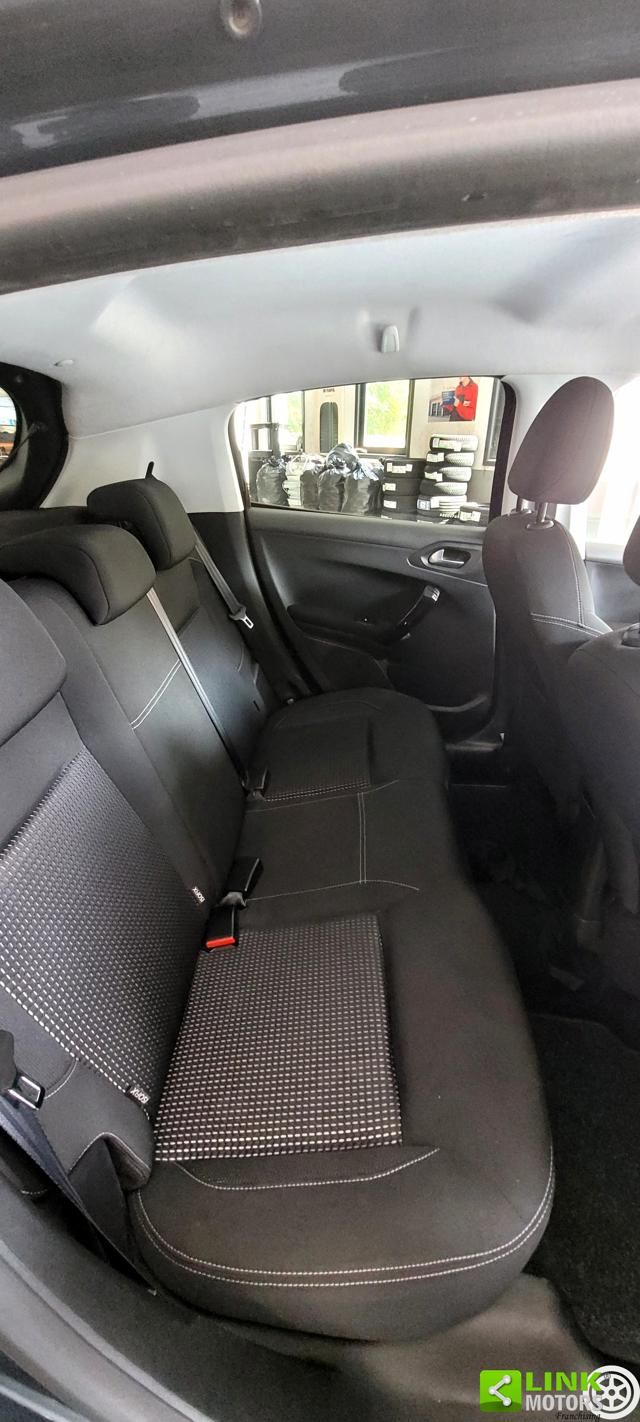 PEUGEOT 208 ALLURE - foto 16