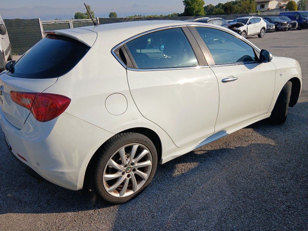 Immagine di ALFA ROMEO Giulietta 2.0 JTDm-2 140 CV del 01/2011 km 257213