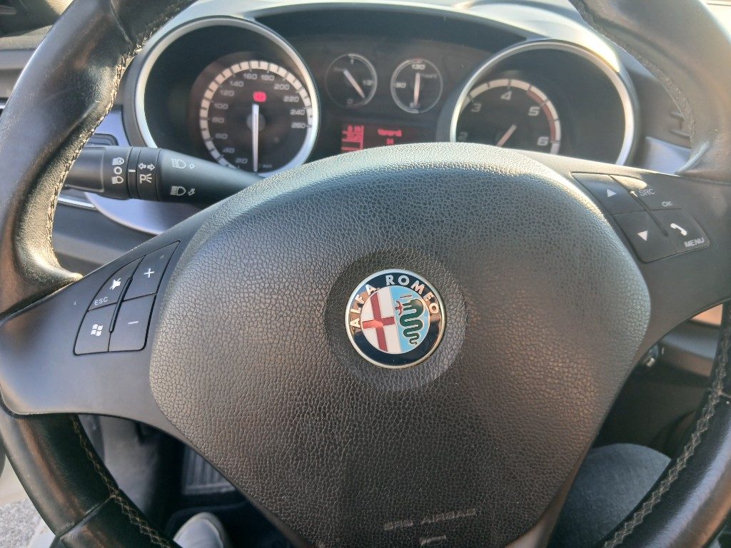 Immagine di ALFA ROMEO Giulietta 2.0 JTDm-2 140 CV del 01/2011 km 257213