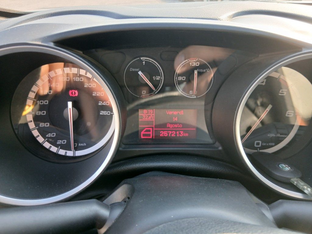 Immagine di ALFA ROMEO Giulietta 2.0 JTDm-2 140 CV del 01/2011 km 257213