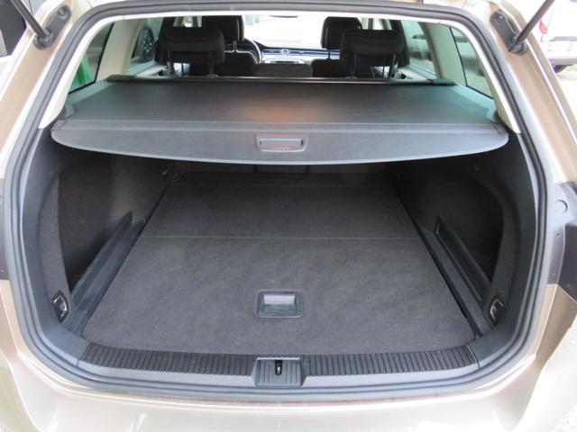 VOLKSWAGEN PASSAT VARIANT 1.6 TDI DSG BLUEMOTION TECH. - foto 18