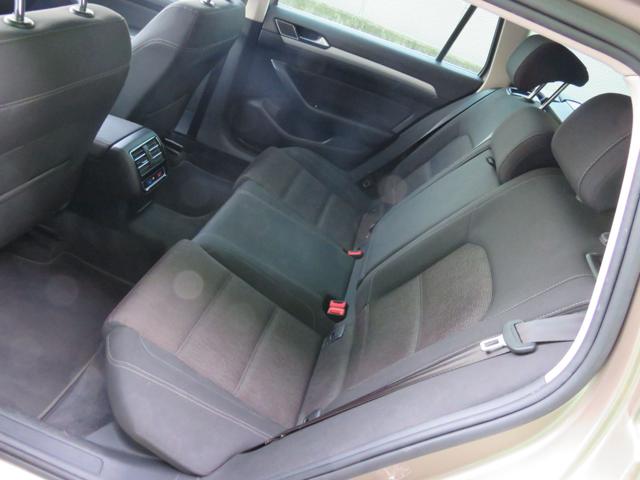 VOLKSWAGEN PASSAT VARIANT 1.6 TDI DSG BLUEMOTION TECH. - foto 17