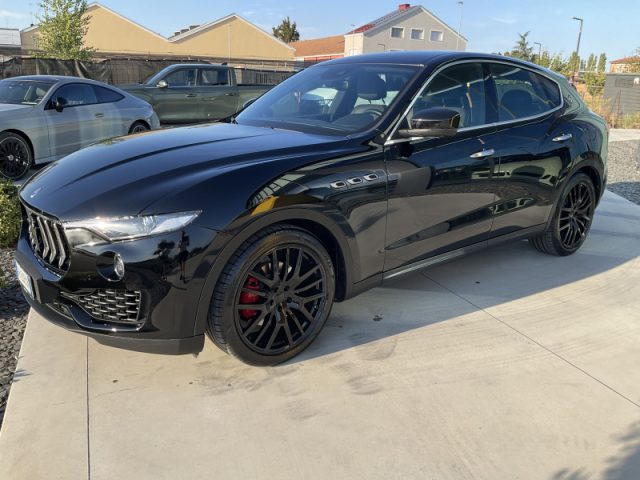 MASERATI LEVANTE V6 AWD NERISSIMO EDITION - foto 3