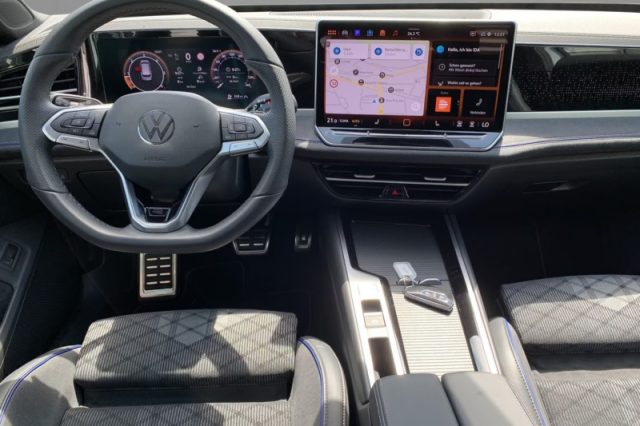 VOLKSWAGEN PASSAT 2.0 TDI 150 CV SCR DSG R-LINE - foto 6