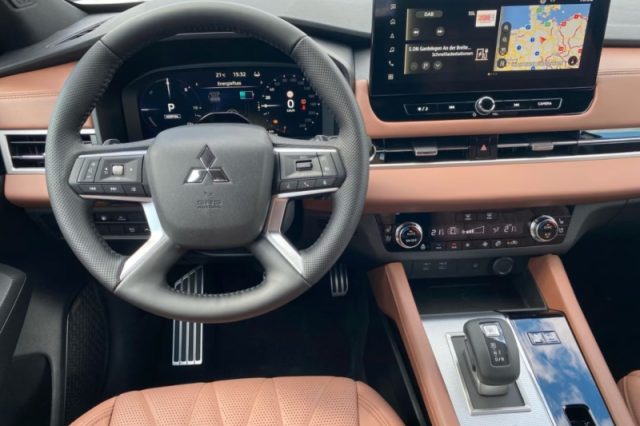 MITSUBISHI OUTLANDER 2.4 MIVEC 4WD PHEV INTENSE - foto 6