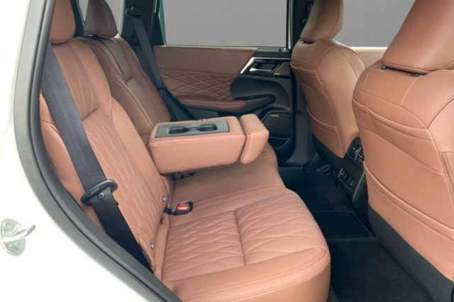 MITSUBISHI OUTLANDER 2.4 MIVEC 4WD PHEV INTENSE - foto 8
