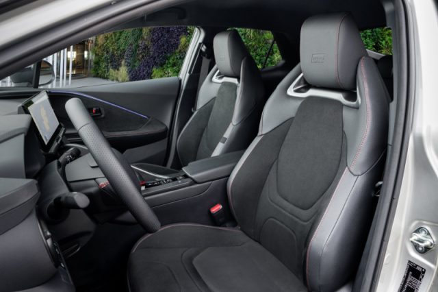 TOYOTA C-HR 2.0 PHEV LOUNGE