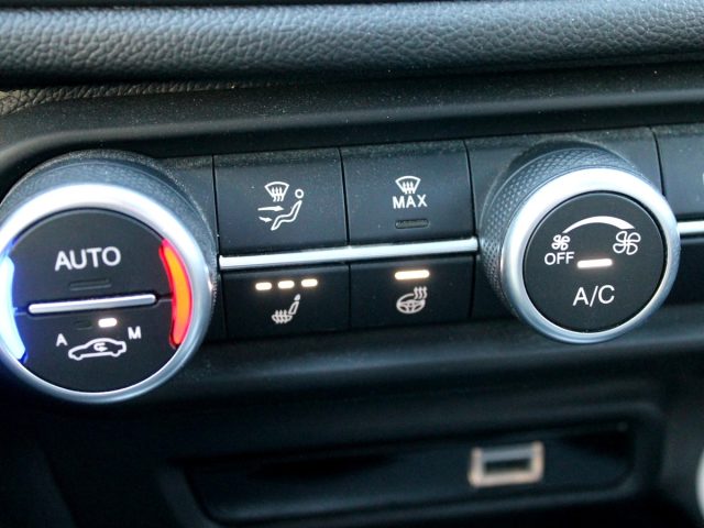 ALFA ROMEO GIULIA VELOCE Q4 210CV ?F1 PELLE CAM UN - foto 24