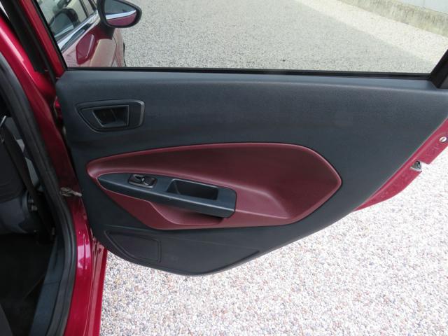 FORD FIESTA 1.4 5 PORTE BZ.- GPL TITANIUM - foto 23