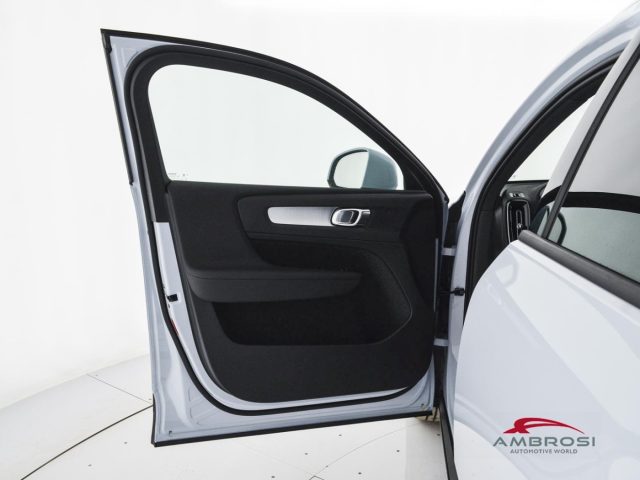 VOLVO XC40 B3 MILD HYBRID BENZINA ESSENTIAL - foto 11