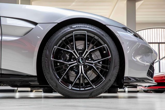 ASTON MARTIN VANTAGE ROADSTER|360° CAMERA|20"|HEATED  - foto 8