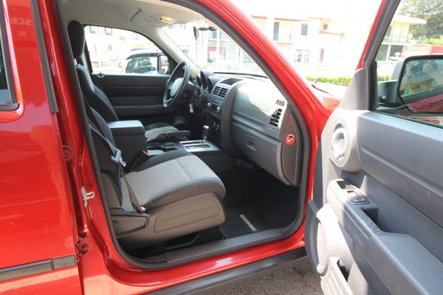 DODGE NITRO 2.8 CRD DPF 4WD GANCIOTRAINO - foto 8
