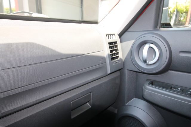 DODGE NITRO 2.8 CRD DPF 4WD GANCIOTRAINO - foto 17