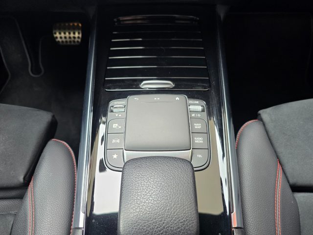 MERCEDES-BENZ GLA 200 D AUTOMATIC PREMIUM AMG LINE 19
