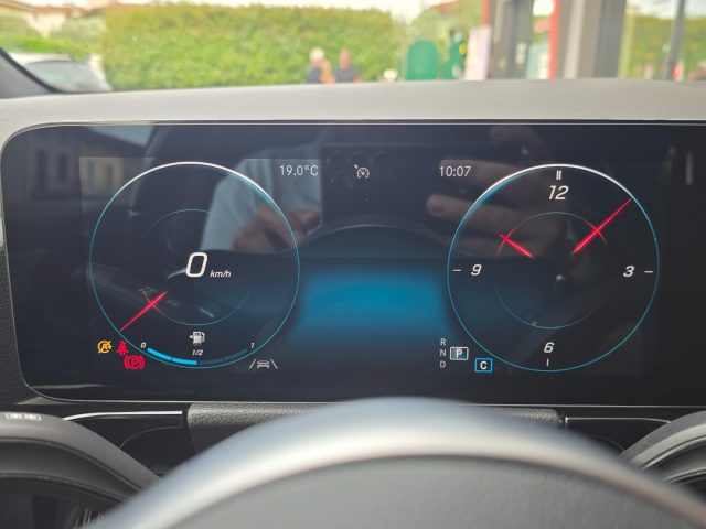 MERCEDES-BENZ GLA 200 D AUTOMATIC PREMIUM AMG LINE 19