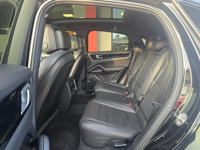 PORSCHE CAYENNE COUPÉ 3.0 V6 PANORAMA 22