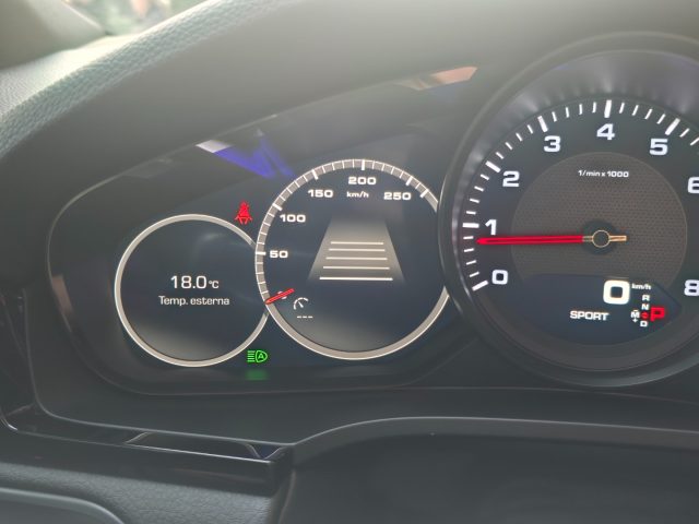 PORSCHE CAYENNE COUPÉ 3.0 V6 PANORAMA 22