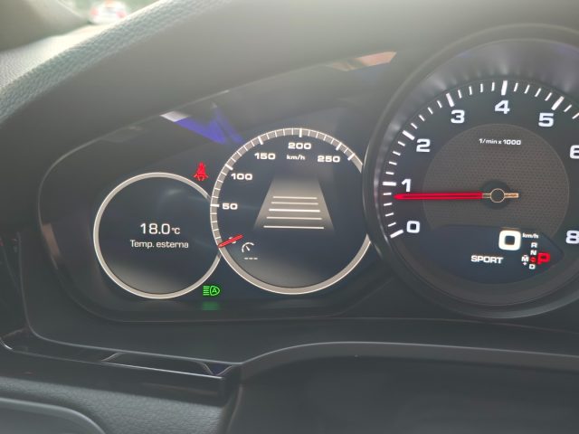 PORSCHE CAYENNE COUPÉ 3.0 V6 PANORAMA 22