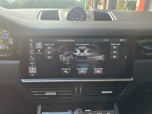PORSCHE CAYENNE COUPÉ 3.0 V6 PANORAMA 22