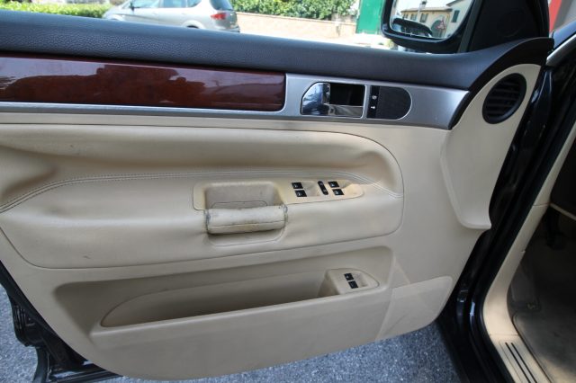 VOLKSWAGEN TOUAREG 3.0 V6 TDI DPF TIPTRONIC EXCLUSI - foto 9
